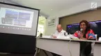 Menteri KKP Susi Pudjiastuti menjelaskan penangkapan kapal buronan interpol, Jakarta, Sabtu (7/4). Tim gabungan dari TNI AL, KKP, dan Polri dibawah koordinasi Satgas 115 ‎berhasil menangkap kapal buronan Interpol STS-50. (Liputan6.com/Angga Yuniar)