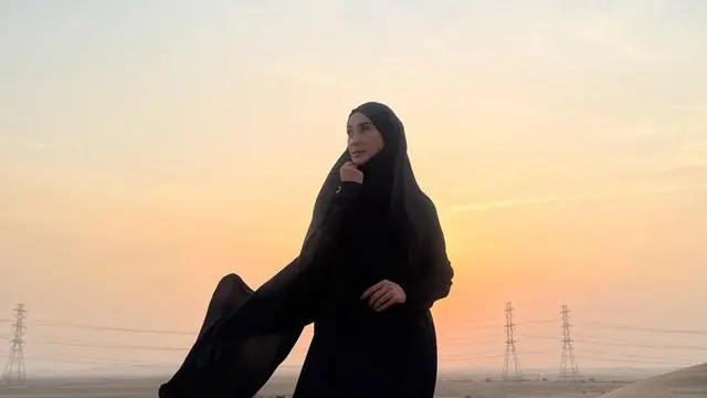 Maudy Koesnaedi Umrah Bersama Suami Bule di Penghujung Tahun 2024