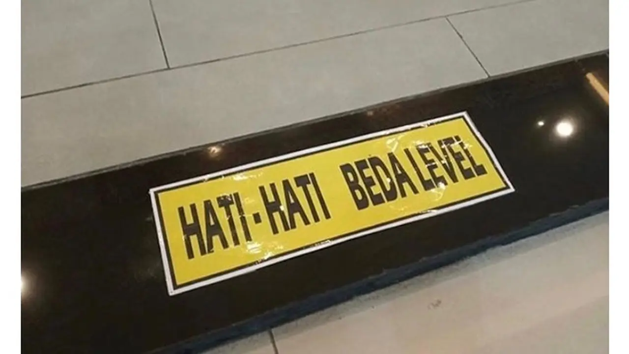 6 Tulisan Imbauan Hati-Hati Ini Bikin Senyum Tipis