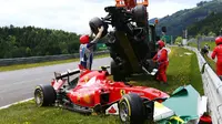 Fernando Alonso kecelakaan di GP Austria (Crash).