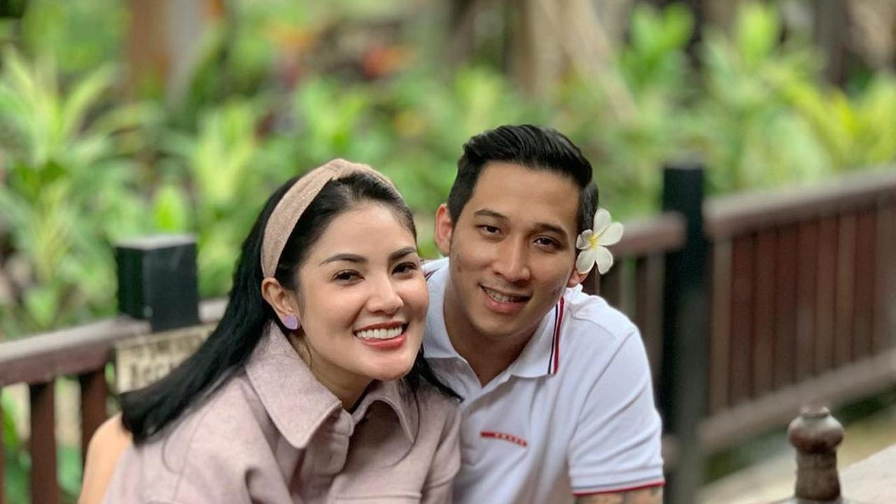 Gugat Cerai Suami, Ini 6 Potret Kenangan Nindy Ayunda dan Askara Harsono