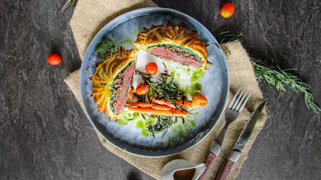 Hidangan Khas Inggris Beef Wellington Kini Bisa Dicicipi di Puncak. dok. The Botanica Sanctuary