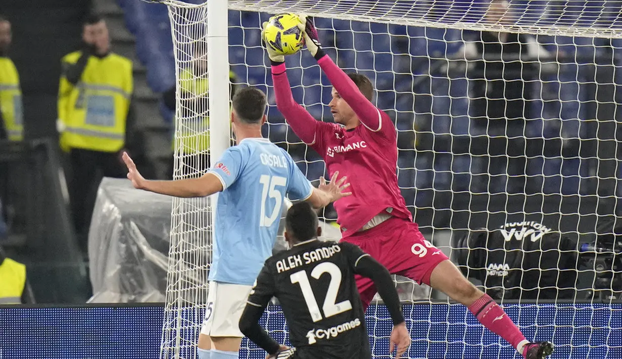 <p>Memasuki babak kedua, Lazio kembali unggul pada menit ke-53. Kali ini, sodoran Luis Alberto dengan mudah dituntaskan Zaccagni yang berdiri bebas menjadi gol. (AP Photo/Alessandra Tarantino)</p>