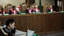 Ketua Majelis Hakim Yanto membaca amar putusan terhadap Eni Maulani Saragih dalam sidang di Pengadilan Tipikor, Jakarta, Jumat (1/3). Eni Saragih dihukum 6 tahun penjara dalam kasus suap PLTU Riau-1. (Liputan6.com/Faizal Fanani)