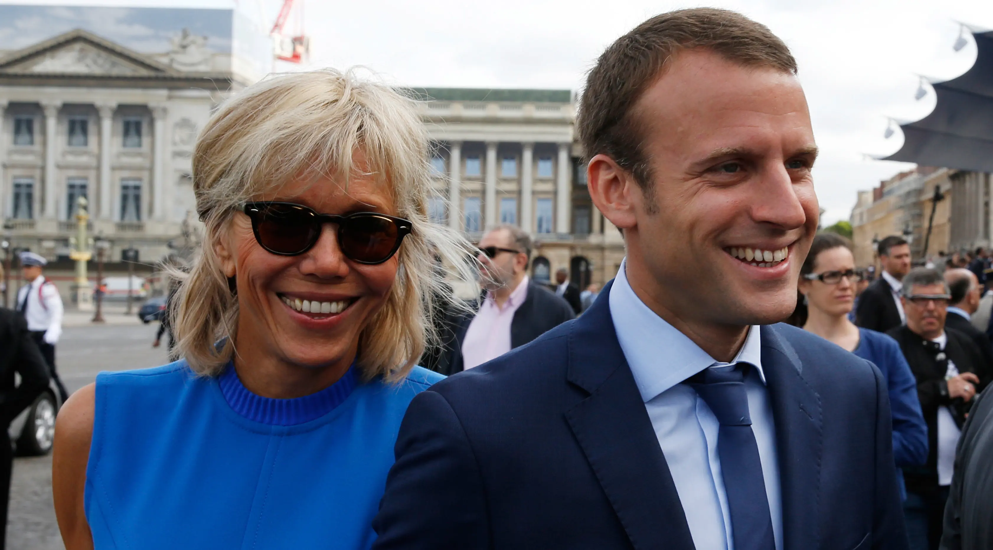 Trogneux yang usianya terpaut 24 tahun dari Macron awalnya merupakan seorang guru sastra yang mengarahkan debut panggung drama pertamanya pada usia 15 tahun. (AP Images)