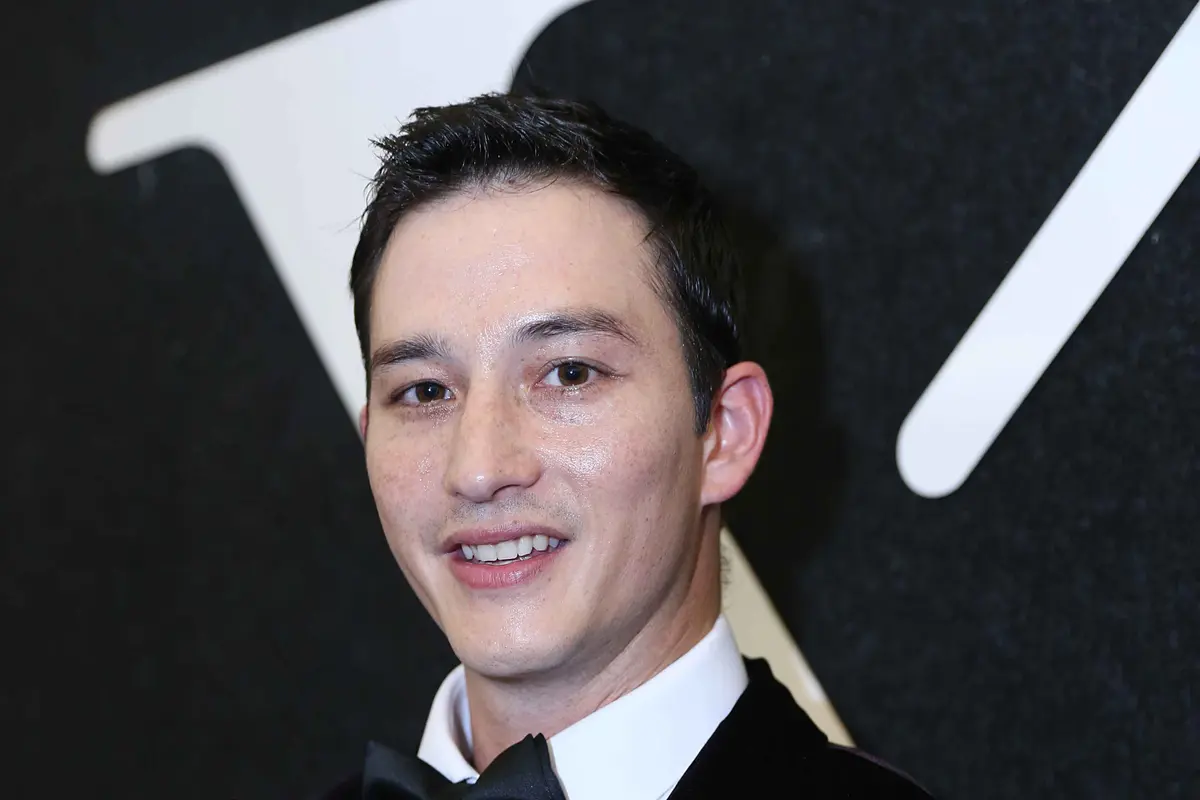 [Bintang] Mike Lewis