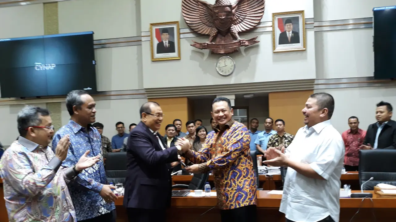 Ketua DPR Bambang Soesatyo melantik Kahar Muzakir sebagai Ketua Komisi III DPR
