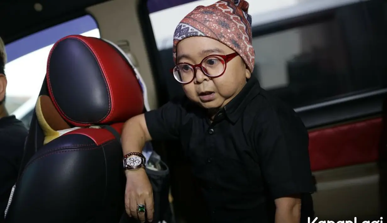 Seperti diketahui, setelah pernikahan pertamanya gagal dan dikaruniai anak, Daus Mini kembali menikah dengan Atanrahandini Destia Astrinanti. Pernikahan baru saja digelar secara sederhana dan diam-diam pada  22 Maret 2018. (Agus Apriyanto/Kapanlagi.com)