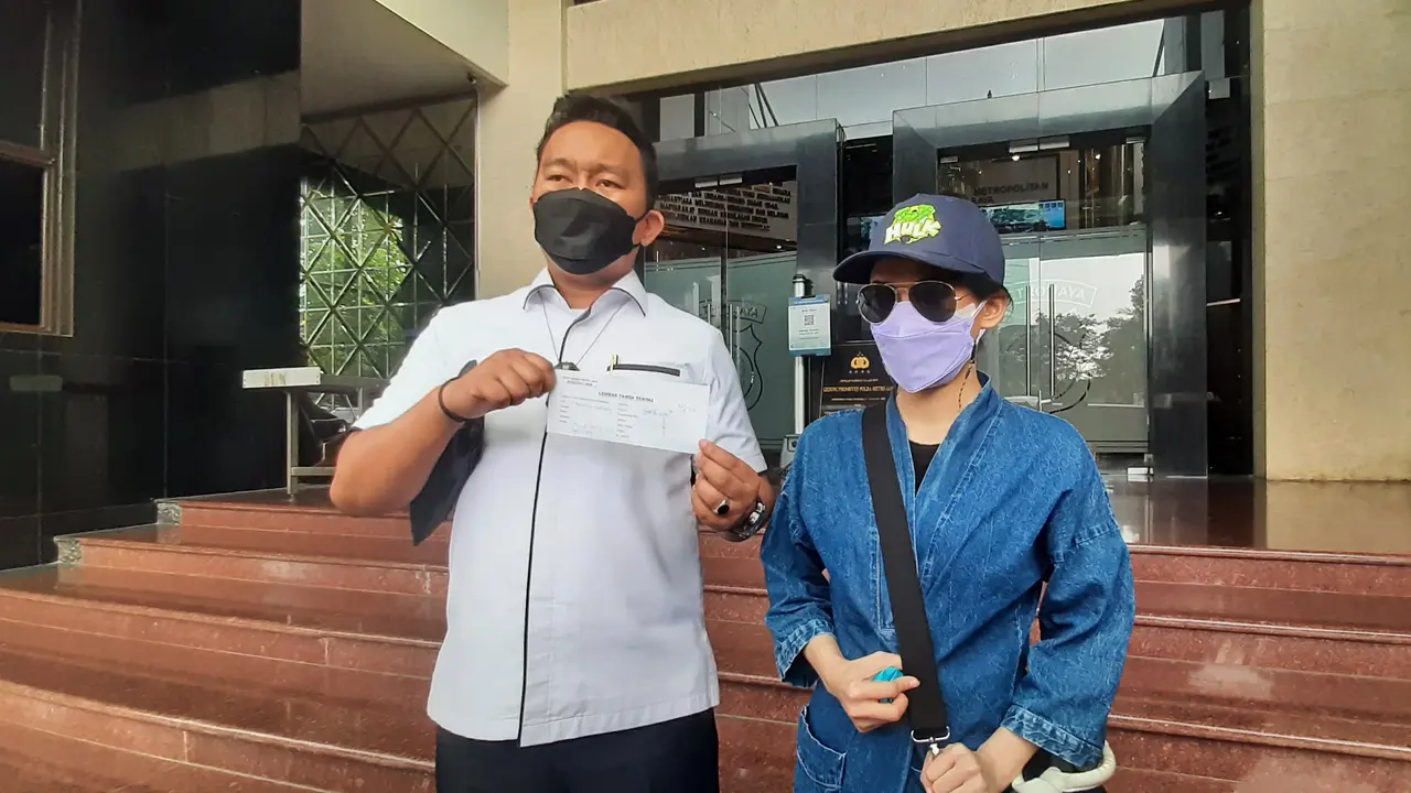 Korban pemerkosaan oleh WN Tiongkok dan pengacaranya, Prabowo, mendatangi Polda Metro Jaya
