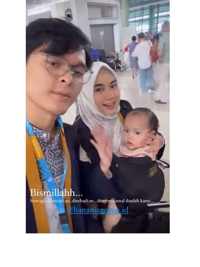 8 Momen Anisa Rahma dan Anandito Dwis Ajak Anak Kembar Jalani Umroh, Curi Perhatian