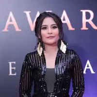 "Syukur Alhamdulillah kepada Allah, terima kasih keluarga saya yang deg-degan juga di rumah. Dan pastinya untuk fans saya yang terus mendukung saya sampai saat ini," ucap Prilly di malam puncak PGA 2017 Jakarta, Jumat (27/10). (Adrian Putra/Bintang.com)
