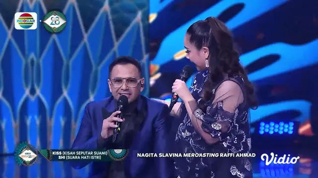 Raffi Ahmad dan Nagita Slavina saling roasting di panggung HUT Indosiar ke-28 hari pertama bertema Konser Indosia28est