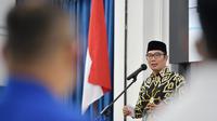 Penandatanganan dan penyerahan berita acara pencairan bantuan keuangan dilakukan oleh Gubernur Jawa Barat dengan 10 pimpinan Parpol di Aula Barat Gedung Sate, Senin (18/4/2022).