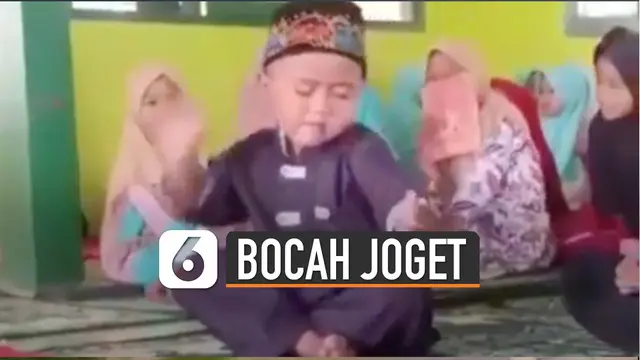 Video bocah mendengarkan alunan musik hadroh nampak menikmati sekali dan jogetannya asyik banget.