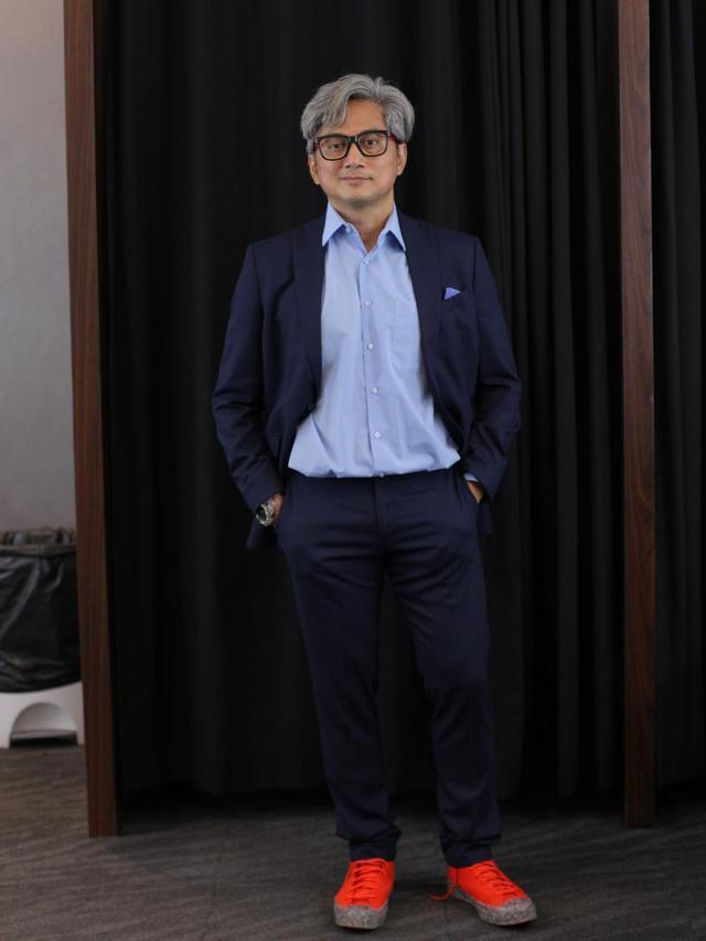 7 Potret Andi Bachtiar, Sutradara Catatan Akhir Sekolah The Series yang Jadi Sorotan