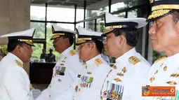 Citizen6, Cilangkap: Kapuspen TNI Laksda TNI Iskandar Sitompul beserta 13 Pati TNI AL menerima Bintang Jalasena Pratama dan Jalasena Nararya. (Pengirim: Badarudin Bakri)
