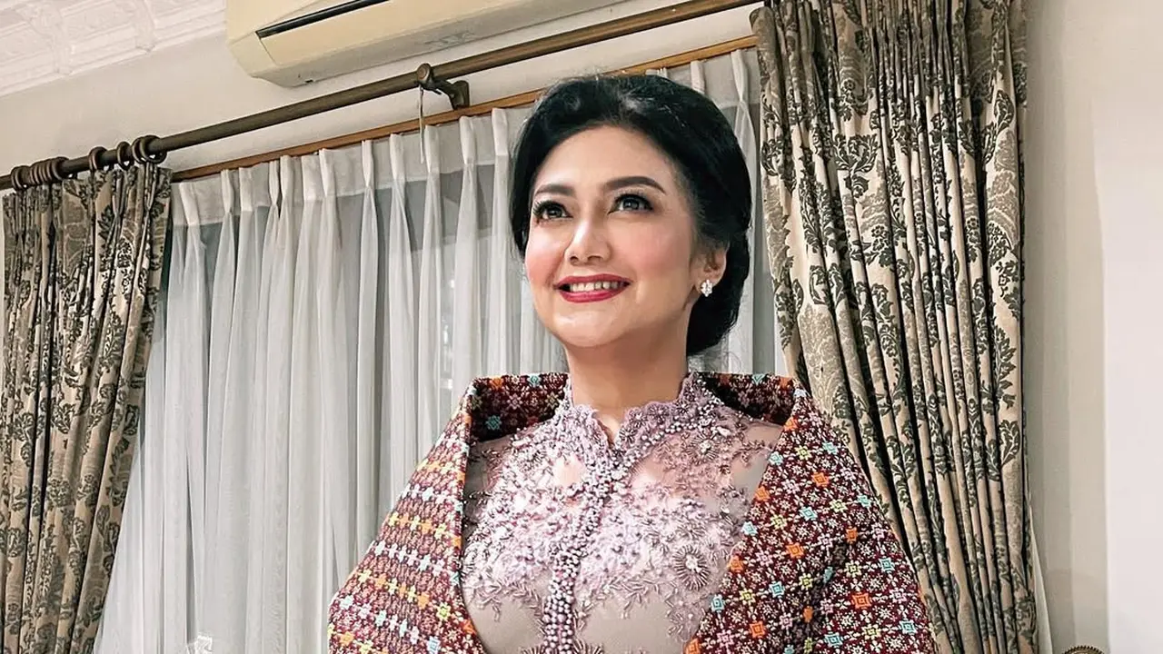 Potret Bella Saphira dengan Sanggul