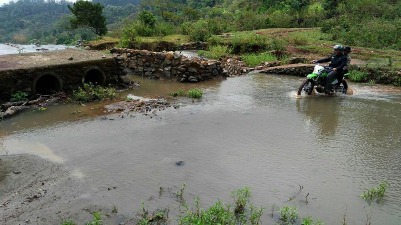 Patroli polisi di hutan Maros