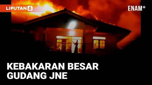 VIDEO: Panik! Kebakaran Besar Gudang JNE Pekapuran Depok