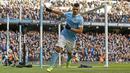 Penyerang Manchester City, Sergio Aguero, merayakan gol yang dicetaknya ke gawang Aston Villa. Gol-gol City dicetak oleh Yaya Toure, Raheem Sterling dan dua gol Sergio Aguero. (Reuters/Jason Cairnduff)