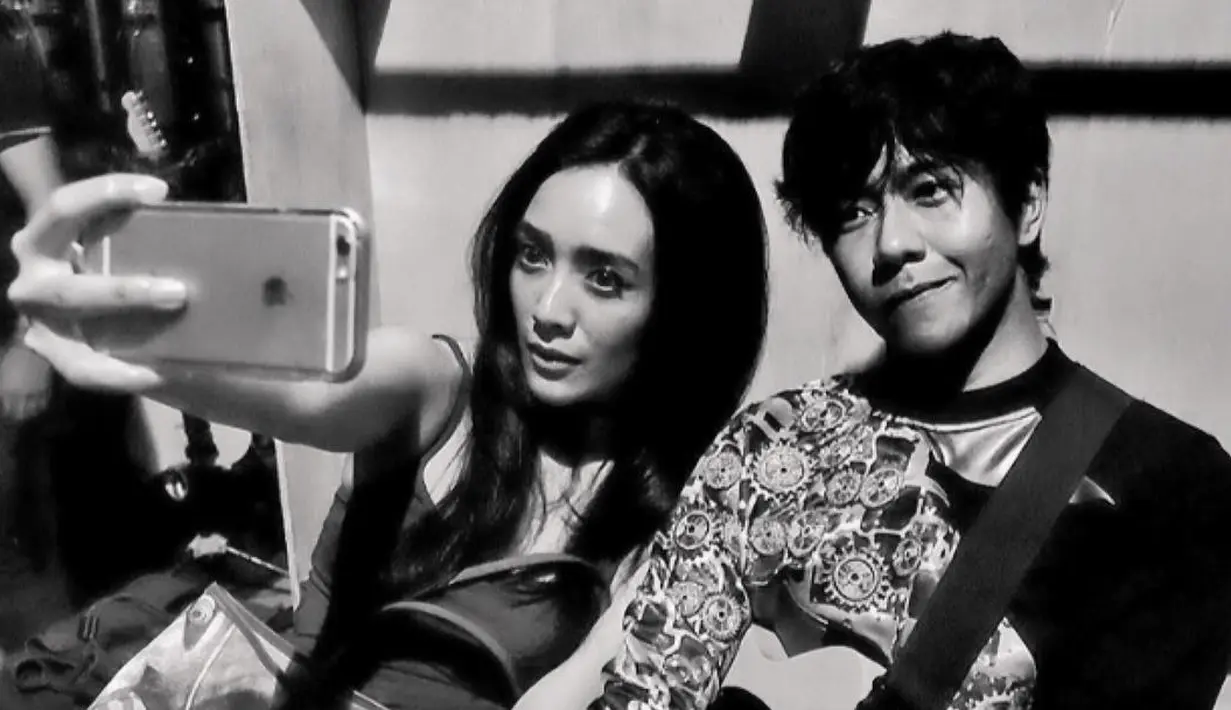 Tak hanya itu, terkadang Dea dan Ariel juga dikira kakak-adik oleh beberapa orang. (Foto: instagram.com/dea_ananda)