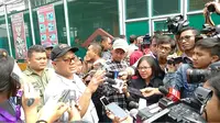 Ketua KPU Arief Budiman memantau pencoblosan Pemilu 2019 di Rutan Cipinang. (Liputan6.com/ Delvira Chaerani Hutabarat)