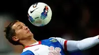 Blackburn Rovers' Norweigan midfielder Morten Gamst Pedersen controls the ball during the English Premier League football match between Blackburn Rovers and Sunderland at Ewood Park in Blackburn, north-west England, on March 20, 2012. AFP PHOTO/PAUL ELLIS