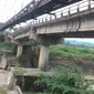 Jembatan Cipamingkis Kampung Jagaita, Desa Jonggol, Kecamatan Jonggol Kabupaten Bogor ambles pada Kamis 13 April