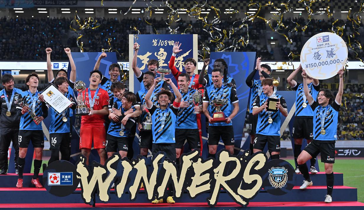 Dalam laga final yang digelar di Stadion Nasional Jepang, Sabtu (9/12/2023) Kawasaki Frontale mengalahkan sesama tim J1 League, Kashiwa Reysol lewat adu penalti 8-7 setelah di babak normal hingga perpanjangan waktu skor masih sama kuat 0-0. (AFP/JIJI Press/STR)