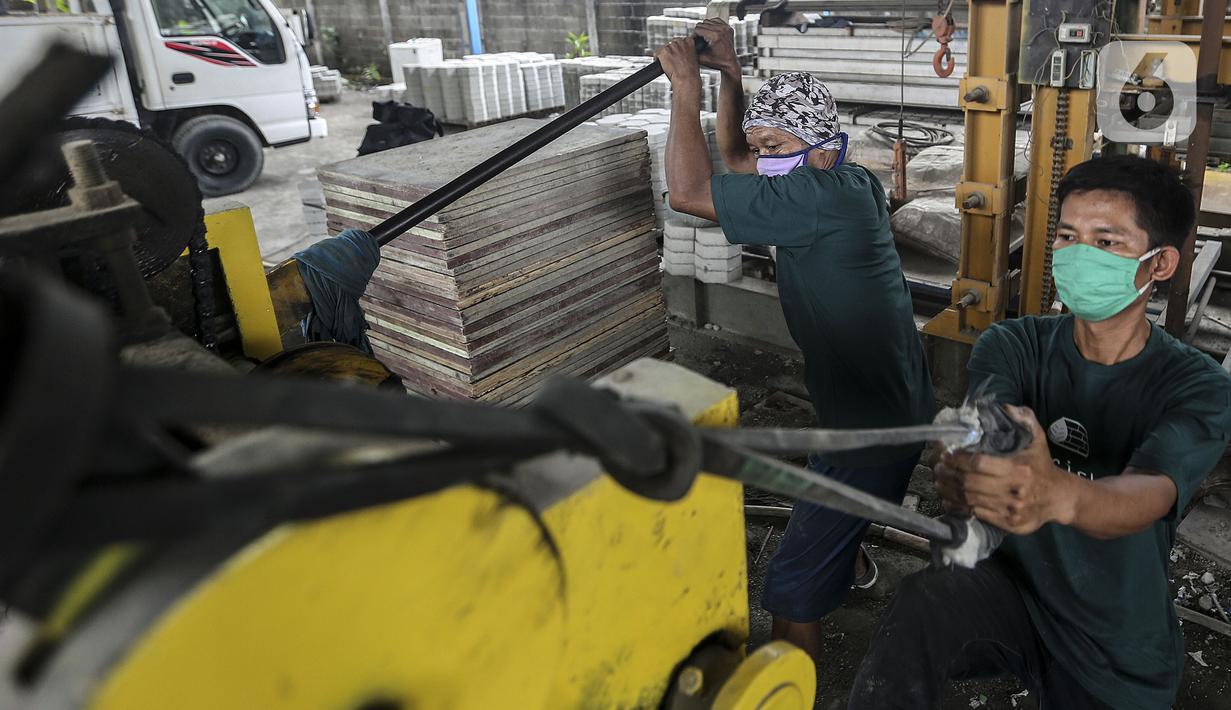 FOTO Mengintip Pembuatan Paving Block Berbahan Sampah 