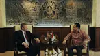 Ketua DPD RI Irman Gusman (kanan) menerima kunjungan Duta Besar Republik Belarus untuk Indonesia, Jakarta, Jumat (7/11/2014). (Liputan6.com/Andrian M Tunay)