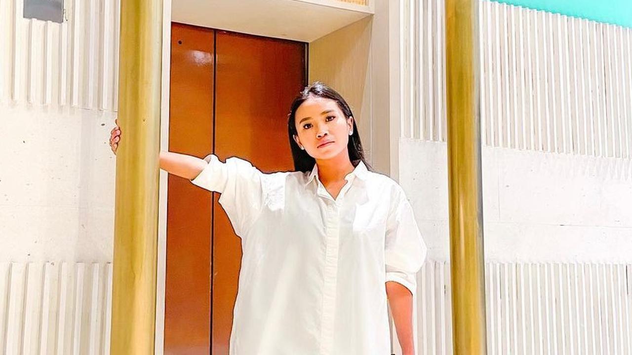 Berperan Jadi ART, Ini 7 Gaya Kasual Ayya Renita di Balik Layar