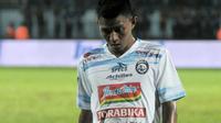 Striker Arema, Dedik Setiawan, trauma penalti. (Bola.com/Iwan Setiawan)