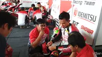 Pebalap Astra Honda Racing Team, Gerry Salim, finis ketiga pada kualifikasi Asia Road Racing 2017 kelas Asia Production 250 di Sirkuit Buriram, Thailand, Jumat (1/12/2017). (Bola.com/Muhammad Wirawan Kusuma)