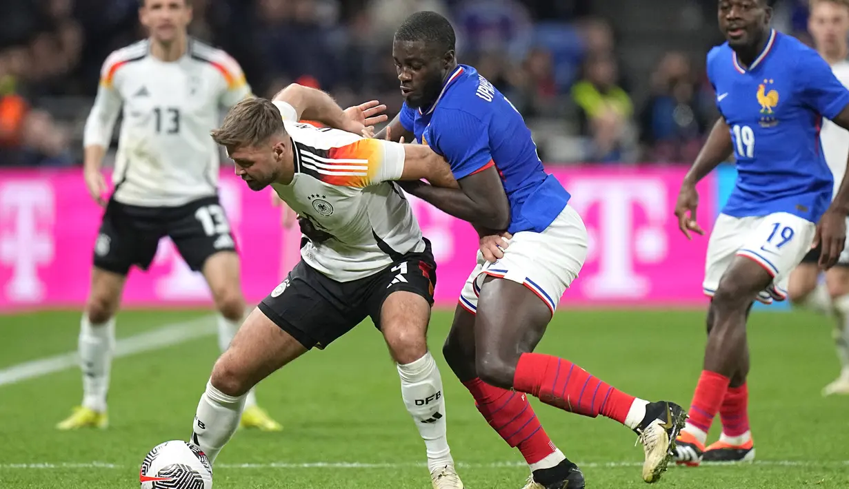 Hingga peluit akhir pertandingan dibunyikan, skor tidak berubah 2-0 untuk kemenangan Jerman. (AP Photo/Laurent Cipriani)