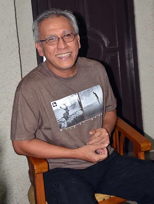 Halal bihalal ini selalu dilakukan setiap tahunnya sejak ia menikah dengan sang istri, Rosiana. Biasanya acara kumpul-kumpul setelah lebaran ini juga dijadikan sebagai momen kangen-kangenan. (Deki Prayoga/Bintang.com)