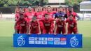 <p>Para pemain starting XI Semen Padang berfoto bersama jelang menghadapi PSS Sleman pada laga pekan ke-3 BRI Liga 1 2024/2025 di Lapangan STIK-PTIK, Jakarta Selatan, Senin (26/8/2024). (Bola.com/Bagaskara Lazuardi)</p>