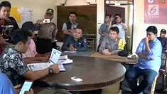 Pasangan bakal calon Bupati Polewali Mandar dilaporkan ke Bawaslu.