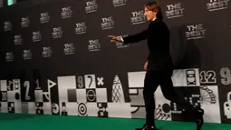 Pemain Real Madrid asal Kroasia, Luka Modric, menghadiri penganugerahan Pemain Terbaik FIFA 2018 di London, Senin (24/9/2018). Dirinya mampu mematahkan dominasi Cristiano Ronaldo dan Lionel Messi. (AFP/Adrian Dennis)