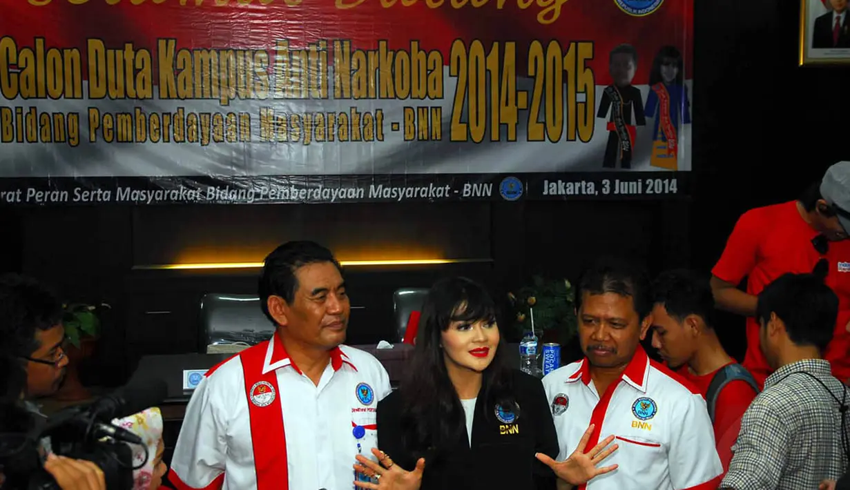 Penyanyi Indah Dewi Pertiwi diangkat menjadi duta anti narkoba oleh Badan Narkotika Nasional. Selasa (3/6/2014) (Liputa6.com/Miftahul Hayat)