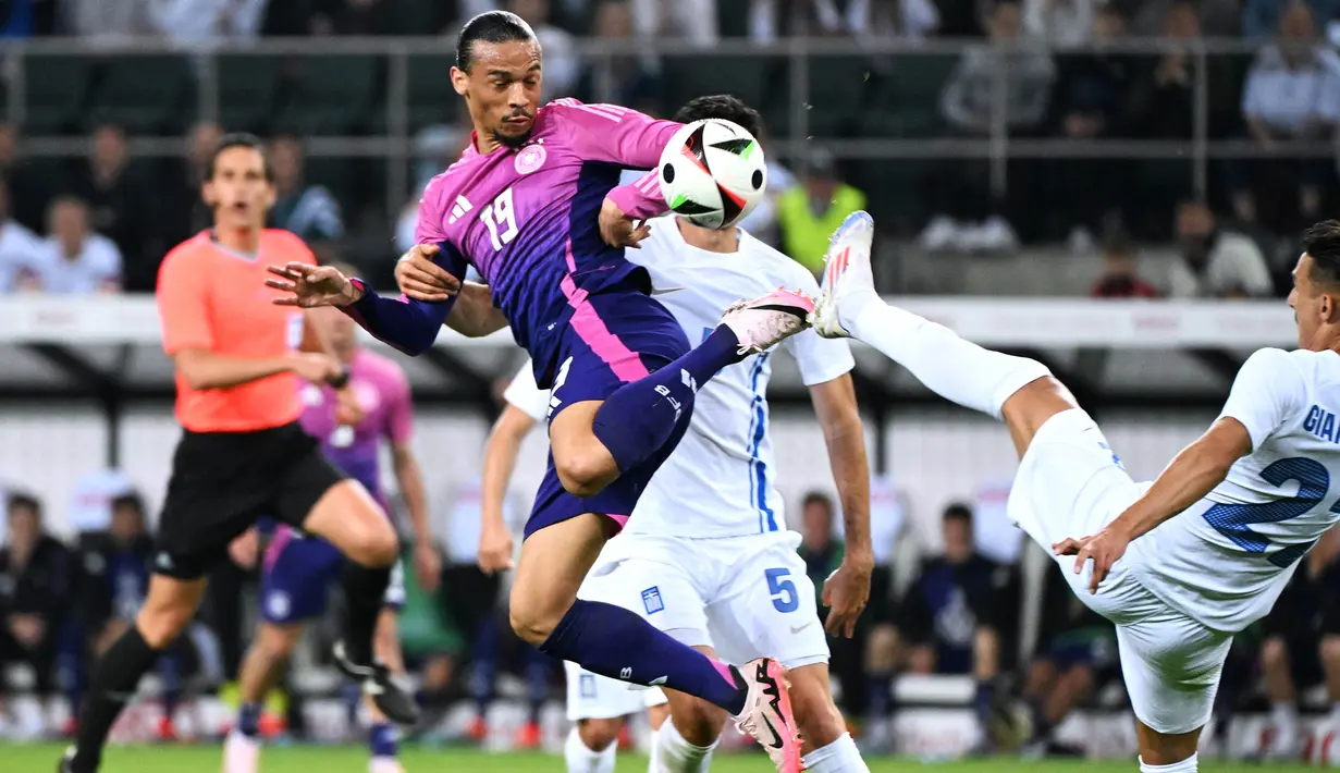 Usai babak pertama, pelatih Julian Nagelsmann mengubah pola permainan Jerman. (Uwe KRAFT/AFP)