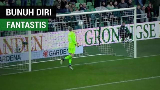 Berita video momen bek milik Chelsea, Fankaty Dabo, mencetak gol bunuh diri fantastis dari jarak 32 meter pada laga Eredivisie 2017-2018.