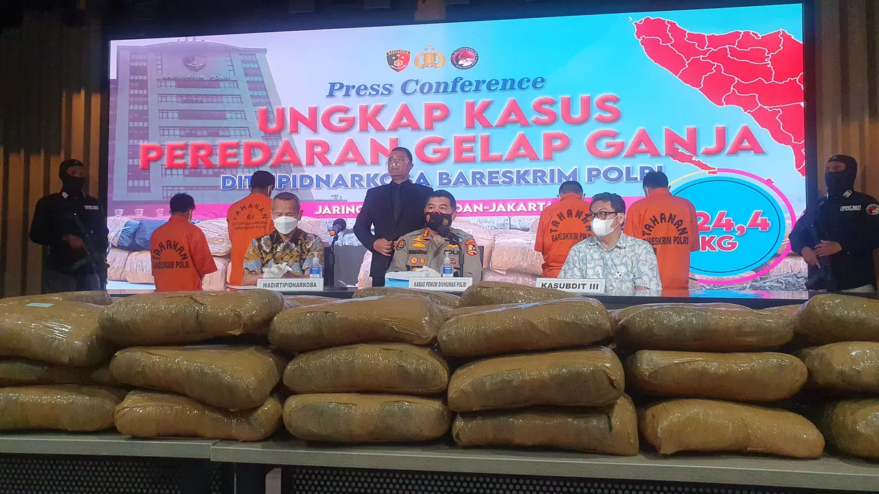 Direktorat Tindak Pidana Narkoba Bareskrim Polri mengungkap kasus ganja, Jumat (26/11/2021).