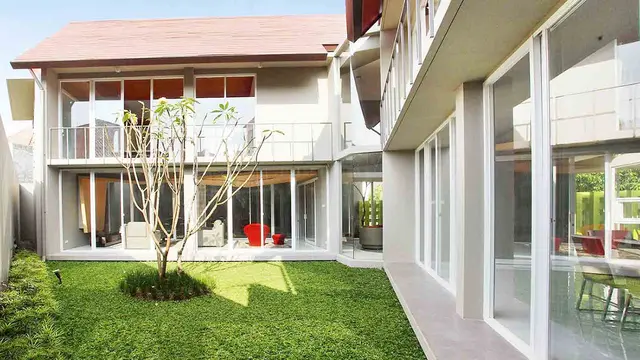 Desain Rumah Modern dengan Permainan Warna Orange dan Hijau