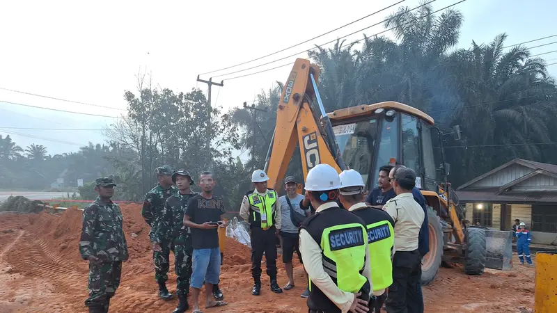 PT Pertamina Hulu Rokan (PHR) menunjukkan respon cepat dan tanggap dalam mengatasi kebocoran pipa yang terjadi di KM 16 Kepenghuluan Bangko Bakti, Kecamatan Bangko Pusako, Kabupaten Rokan Hilir.