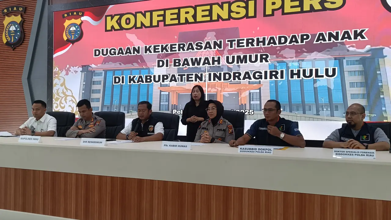 Konferensi pers dugaan kekerasan terhadap anak SD di Kabupaten Indragiri Hulu.