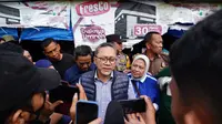 Mendag Zulkifli Hasan saat meninjau Pasar Kalianda di Lampung Selatan, Lampung pada Rabu (28/6) memastikan sejumlah harga bahan pokok masih murah (dok: Kemendag)