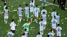 Para pemain Timnas Argentina berjalan keluar lapangan setelah pertandingan Final Piala Dunia 2026 antara Spanyol dan Argentina di Stadion New York New Jersey pada 20 Juli 2026 di East Rutherford, New Jersey. (Kevin C. Cox/Getty Images via AFP)