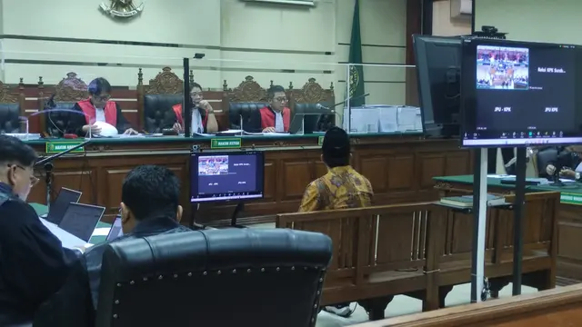 Mantan Kepala Badan Pelayanan Pajak Daerah (BPPD) Sidoarjo Ari Suryono dalam sidang kedua dugaan korupsi pemotongan dana insentif ASN BPPD Sidoarjo dengan terdakwa mantan bupati Sidoarjo, Ahmad Muhdlor Ali atau Gus Muhdlor di Pengadilan Tipikor Surabaya.