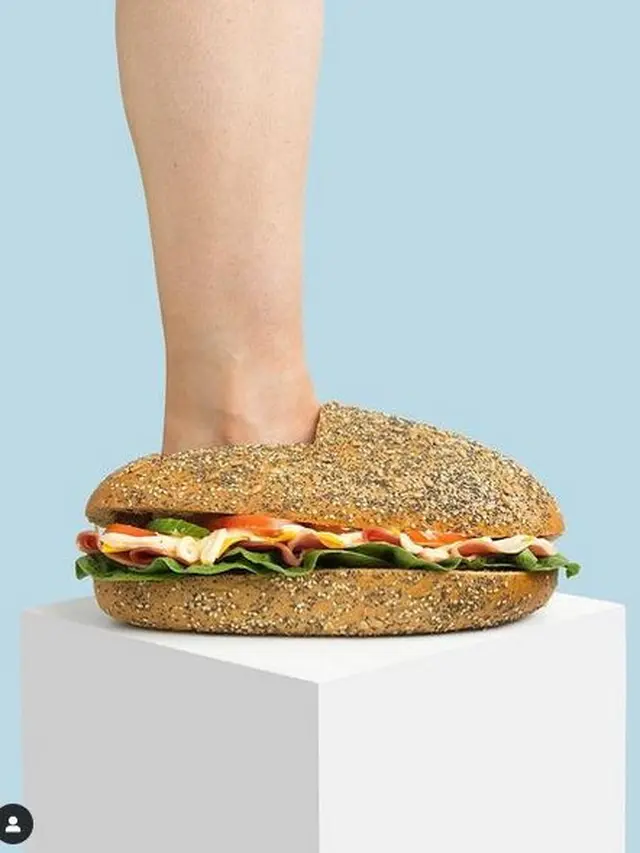 6 Potret Sepatu dengan Desain Bentuk Makanan Ini Kelewat Unik